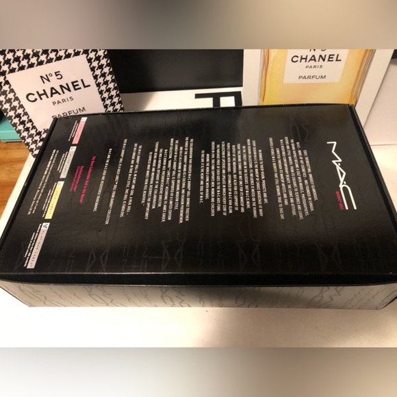 MAC Cosmetics Barbie Doll Gold Label BNIB brand new in box! Mattel - Picture 5 of 8